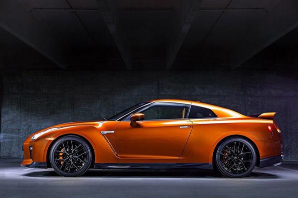 Полноприводное спортивное купе Nissan GT-R фото 5
