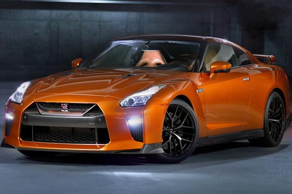 Полноприводное спортивное купе Nissan GT-R фото 1