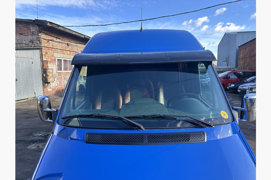 Volkswagen LT 1995-2006 гг. Козырек на лобовое стекло (черный глянец, 5мм) Фото 3