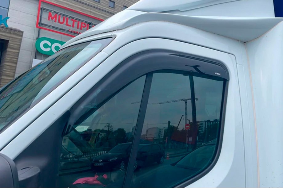 Nissan NV400 2010-2024 гг. Ветровики на окна (2 шт, HIC) Image