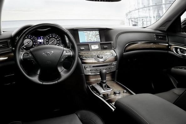 Обзор седана бизнес-класса Infiniti Q70 фото 8