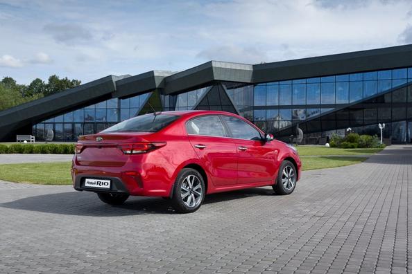 Обзор четвертого поколения седана KIA Rio фото 4