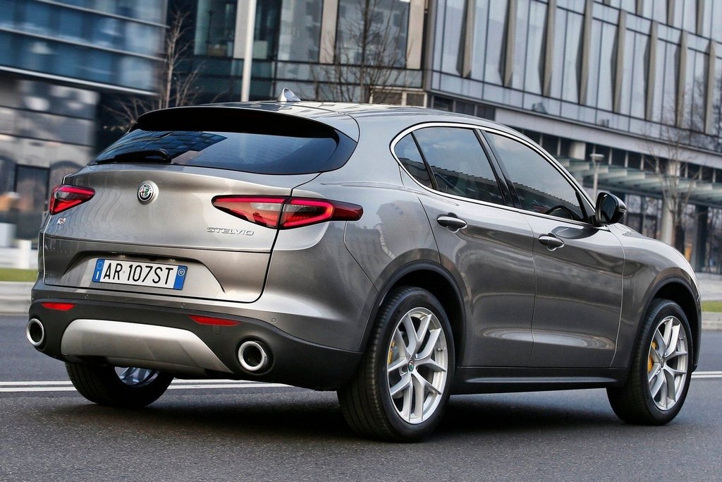 Обзор компактного кроссовера Alfa Romeo Stelvio