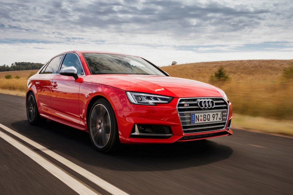 Обзор спортивного седана Audi S4