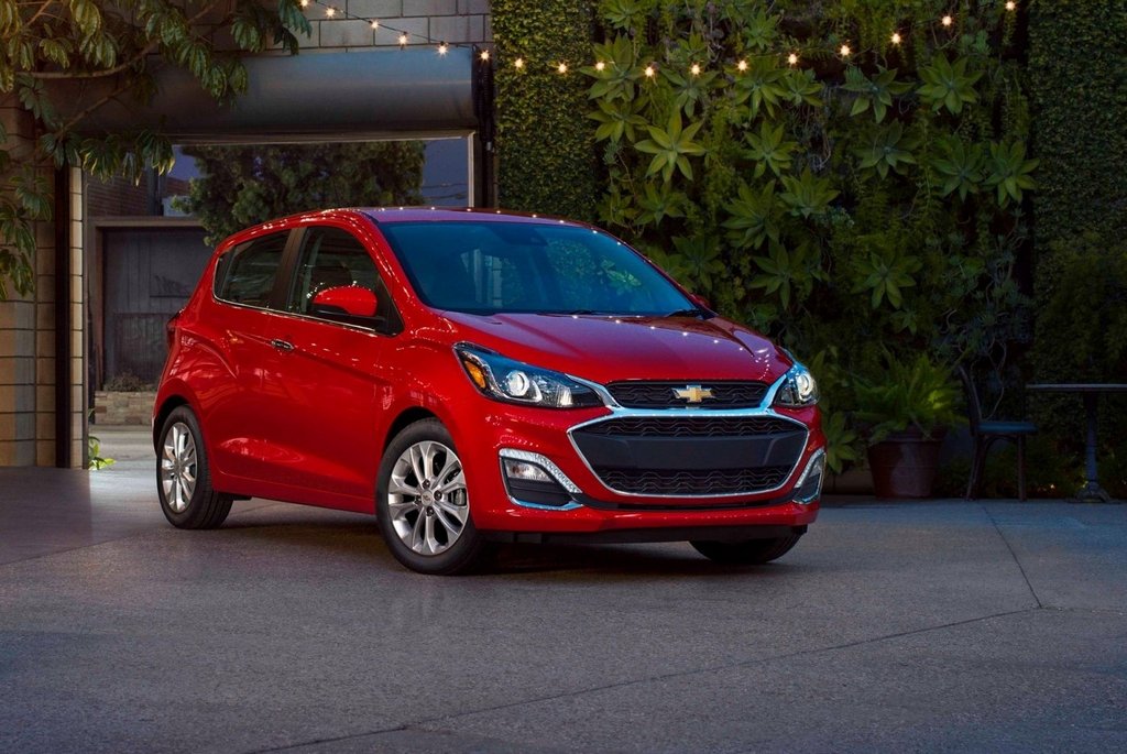 Обзор обновленного компактного хэтчбека Chevrolet Spark