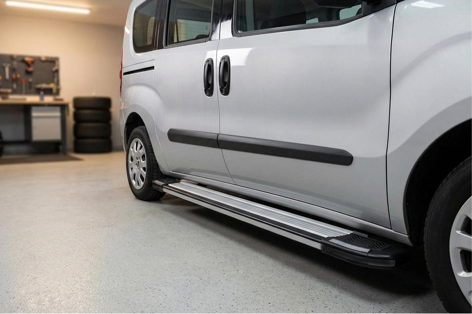Fiat Doblo II 2010-2022 гг. Боковые Подножки Rainbow (2 шт., Алюминий) Image