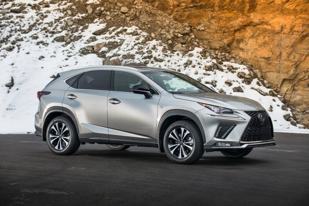 Премиальный компактный кроссовер Lexus NX