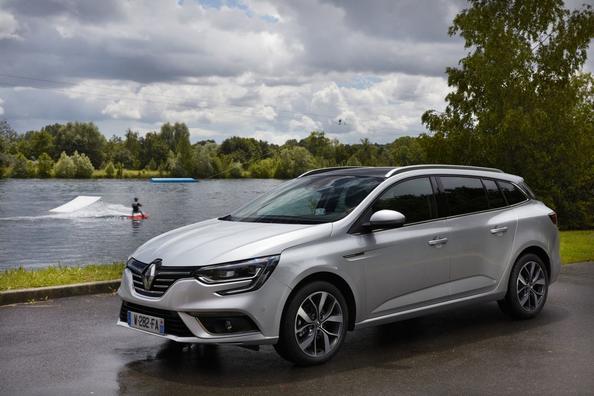 Четвертое поколение универсала Renault Megane Estate фото 5