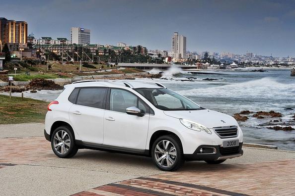 Обновленная модификация компактного кроссовера Peugeot 2008 фото 10