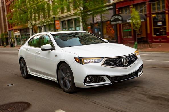 Рестайлинговая версия седана Acura TLX