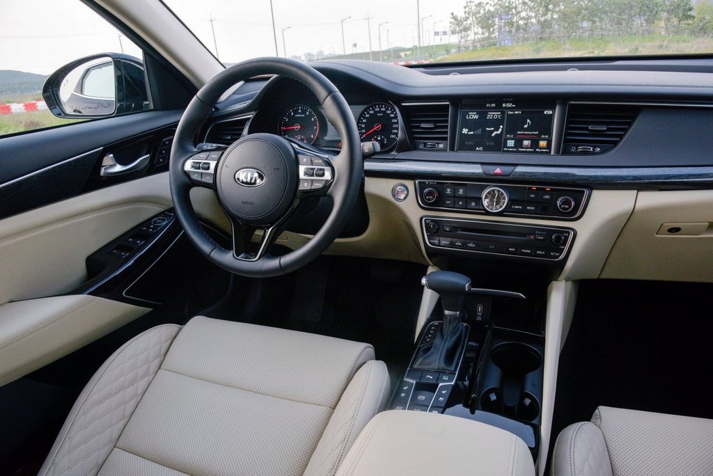 Второе поколение седана KIA Cadenza