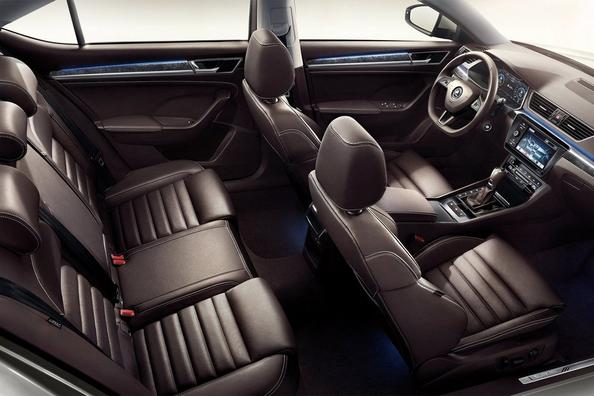 Обзор обновленного лифтбэка Skoda Superb 2019 года фото 7