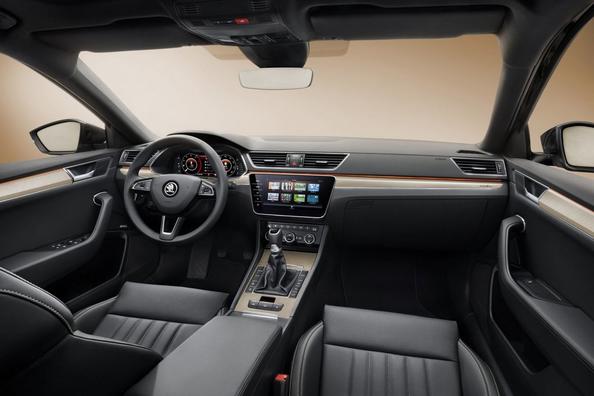 Обзор обновленного лифтбэка Skoda Superb 2019 года фото 4
