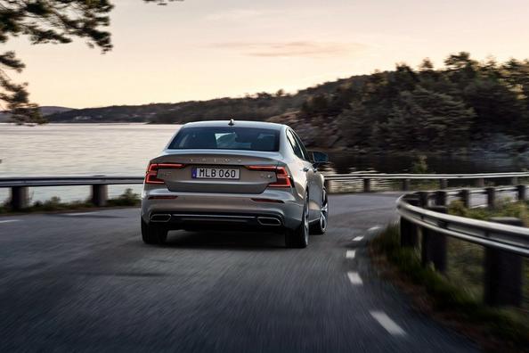 Новое поколение седана Volvo S60 фото 8