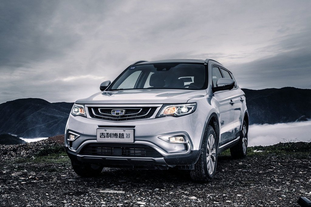 Компактный кроссовер Geely Atlas