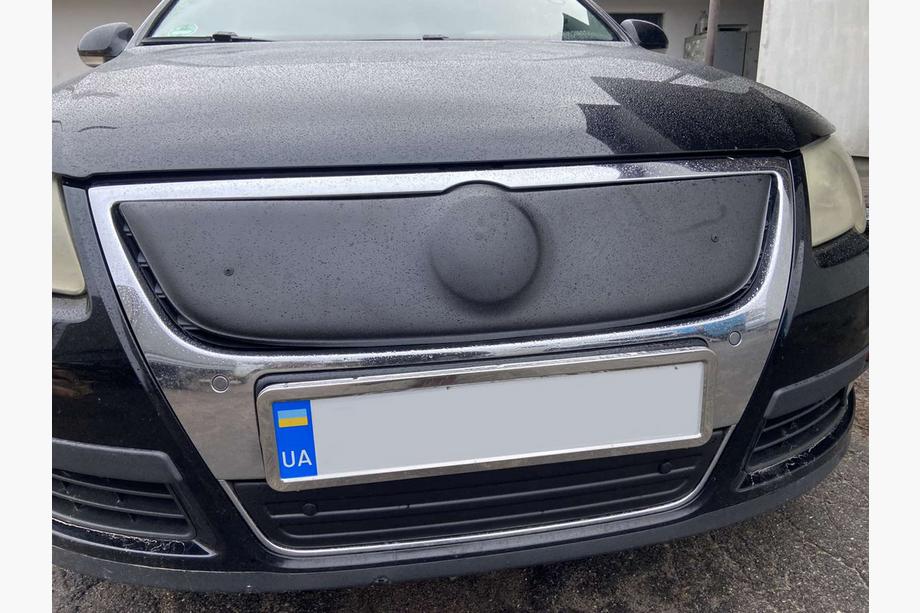 Volkswagen Passat B6 2006-2012 гг. Зимняя накладка на решетку радиатора (верхняя) Фото 1