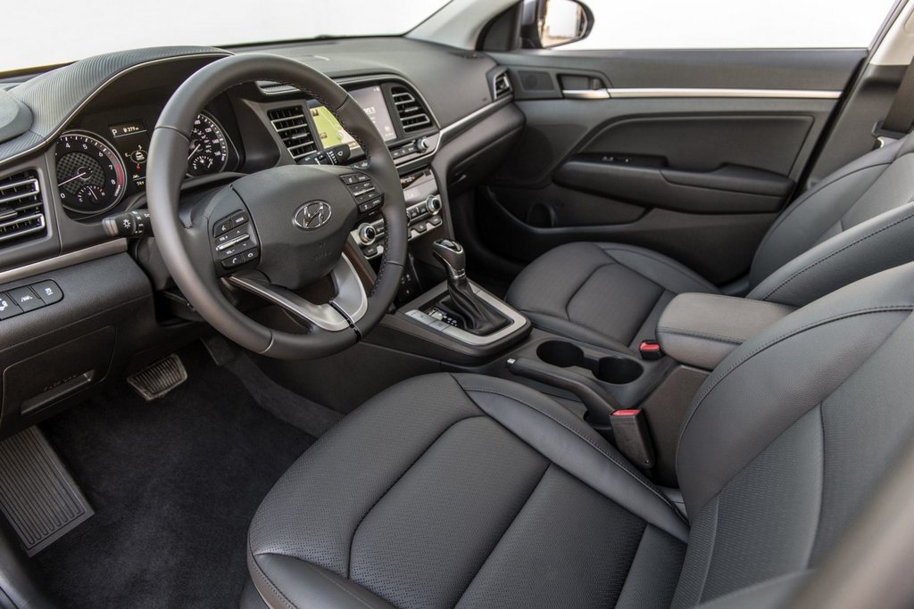 Компактный седан Hyundai Elantra в обновленном виде
