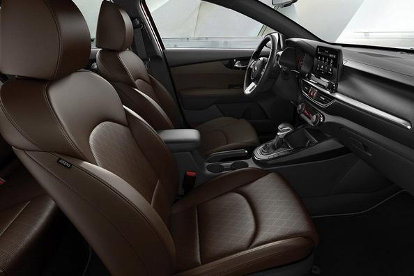 Компактный седан Kia Cerato четвертого поколения фото 8