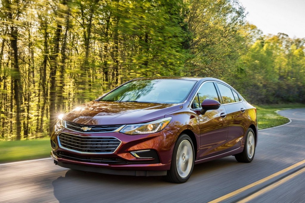 Компактный седан Chevrolet Cruze второго поколения