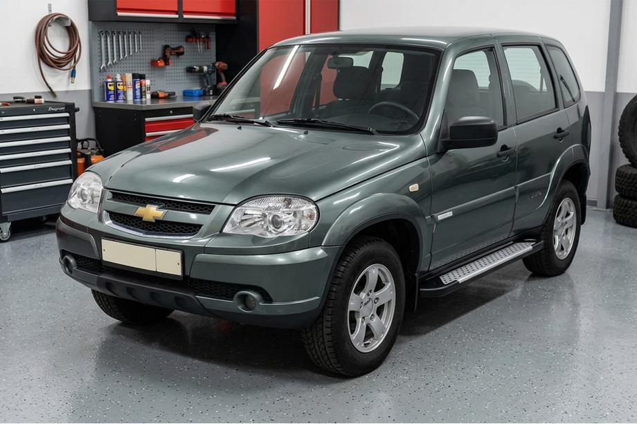Chevrolet Niva 1998-2020 гг. Боковые пороги Allmond Grey (2 шт., алюминий) Image