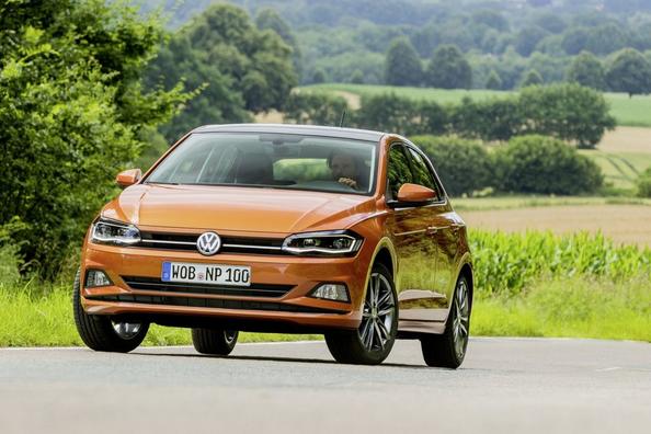 Пятидверный хэтчбек Volkswagen Polo шестого воплощения фото 13