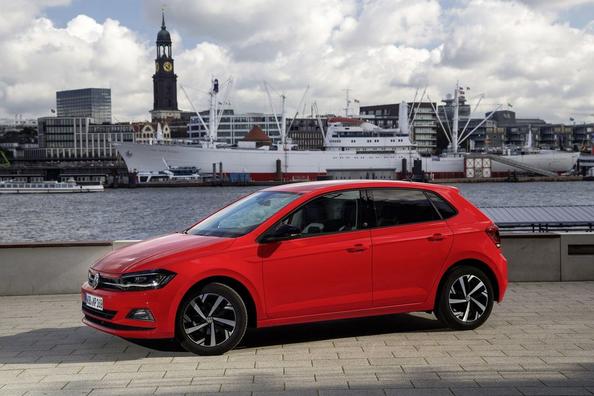 Пятидверный хэтчбек Volkswagen Polo шестого воплощения фото 1