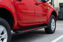 Fiat Fullback 2016- гг. Боковые Подножки Maya Red (2 шт., Алюминий) фото 1