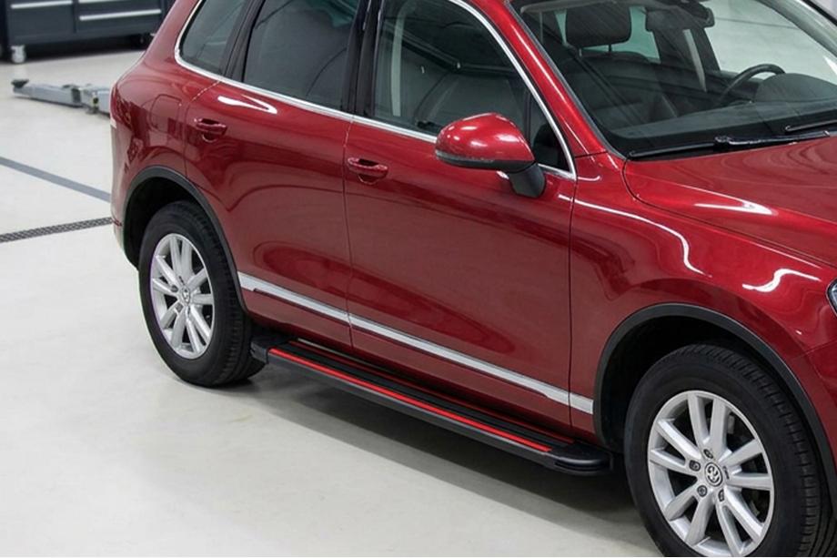 Porsche Cayenne 2003–2010 гг. Боковые Подножки Maya Red (2 шт., Алюминий) Image