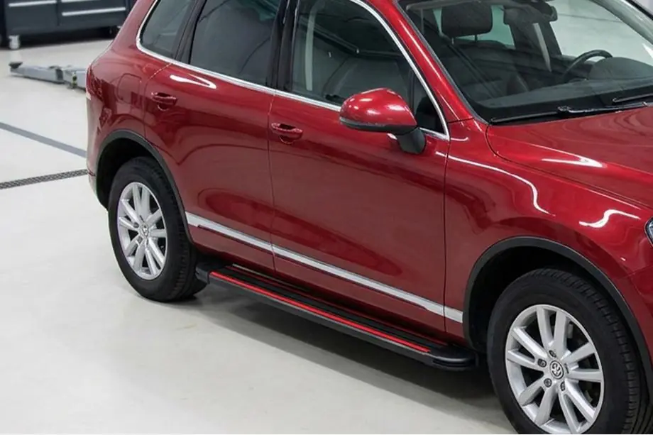 Porsche Cayenne 2003–2010 гг. Боковые Подножки Maya Red (2 шт., Алюминий) Image