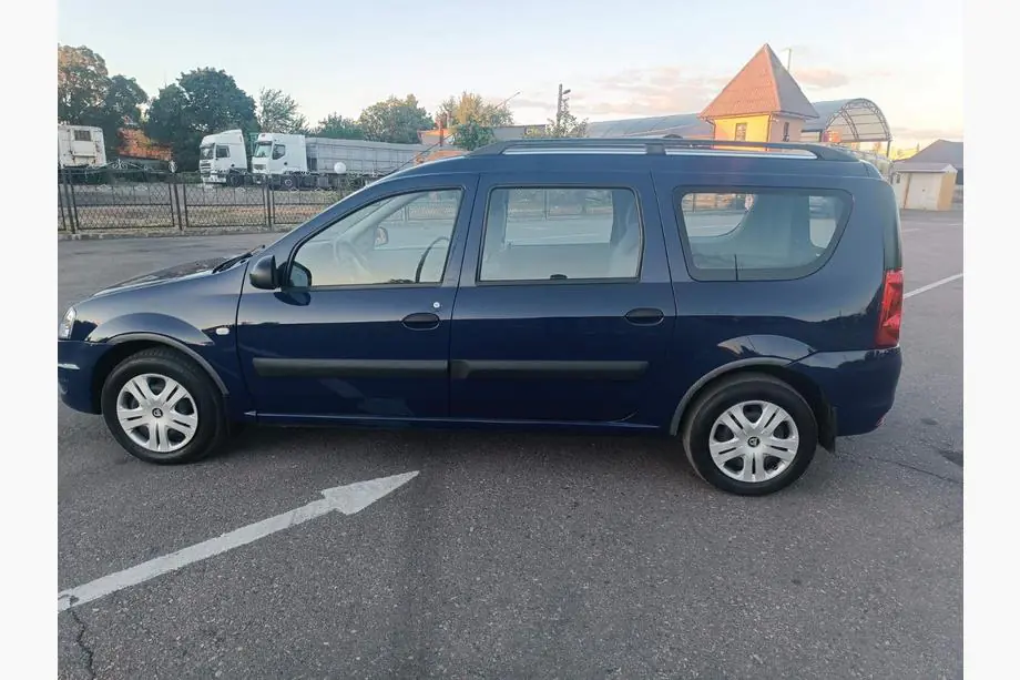 Lada Largus 2012- гг. Черные рейлинги Металлические ножки Фото 4