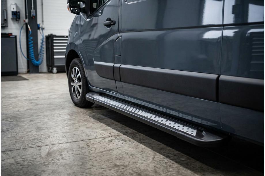 Renault Master 2011-2023 гг. Боковые пороги New Vision Black (2 шт., алюминий) Image