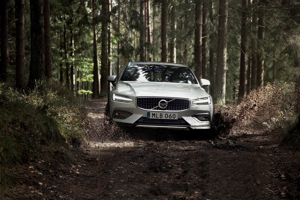 Обзор вседорожного универсала Volvo V60 Cross Country