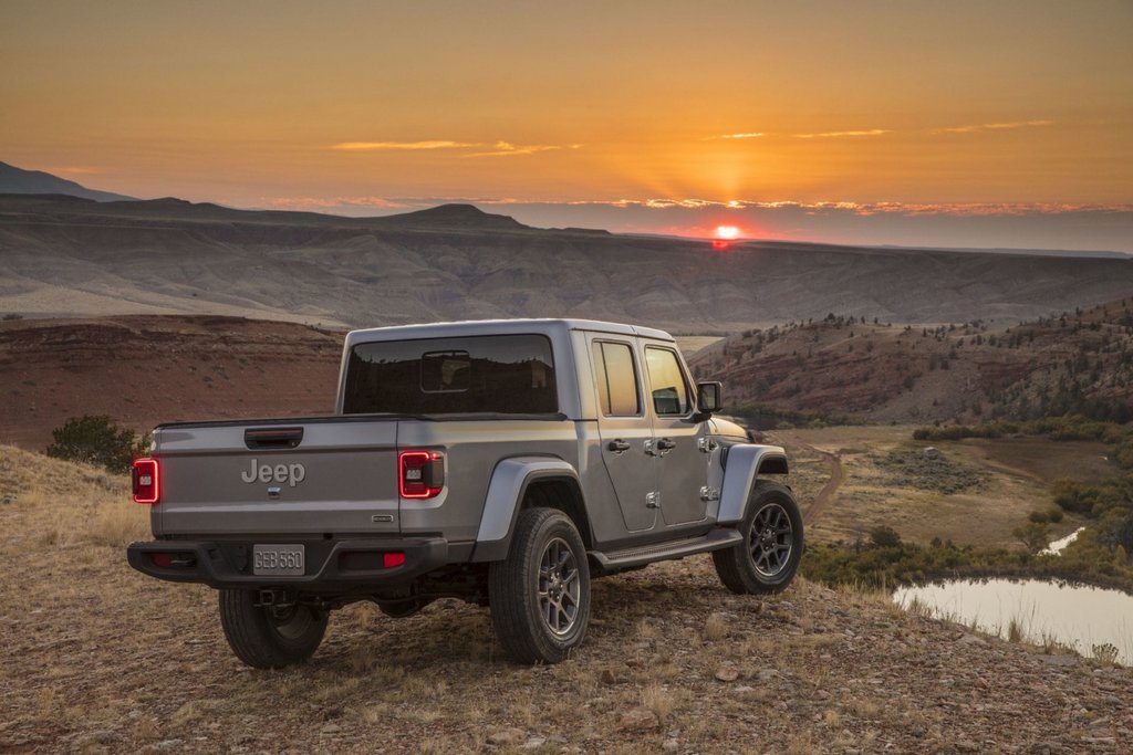 Обзор полноприводного рамного пикапа Jeep Gladiator