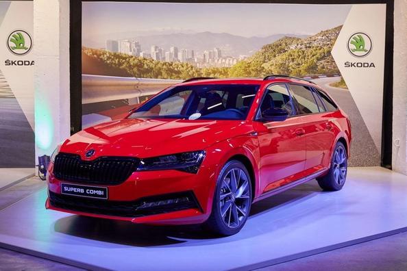 Рестайлинговая версия универсала Skoda Superb Combi