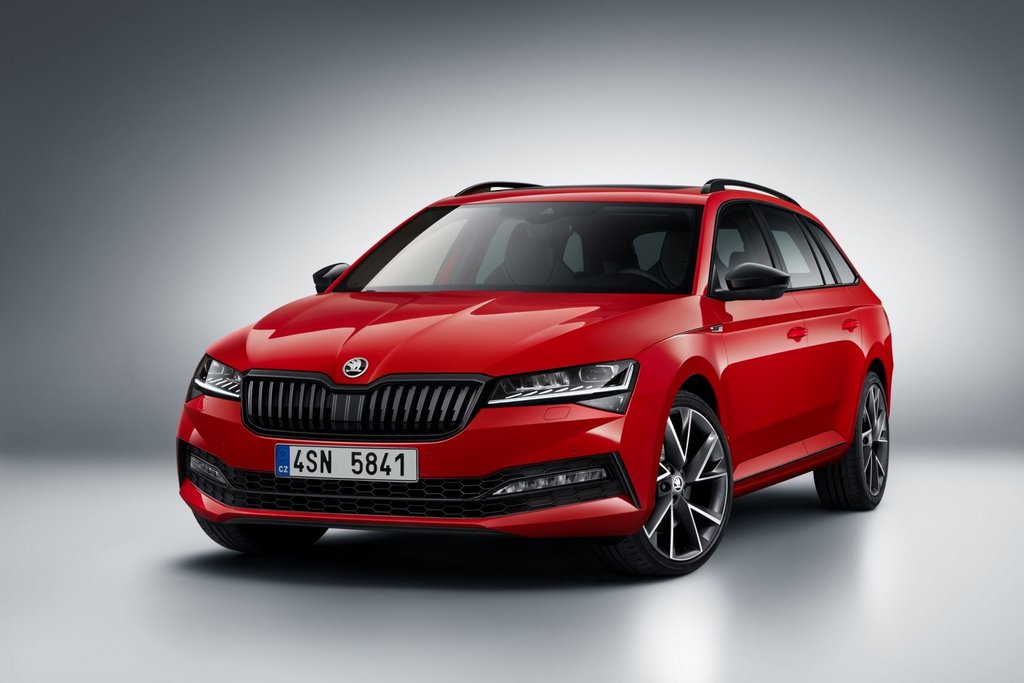 Рестайлинговая версия универсала Skoda Superb Combi