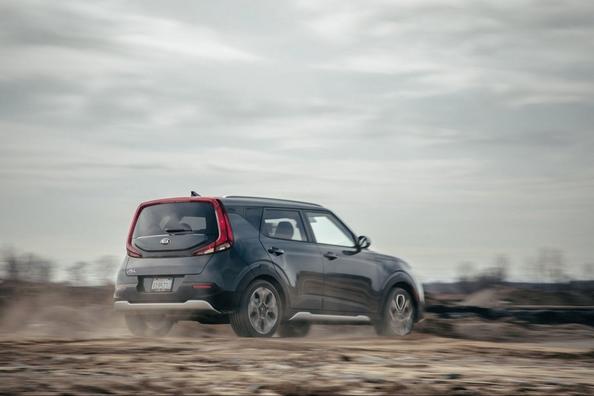 Новое поколение компактного кроссовераKIA Soul фото 2
