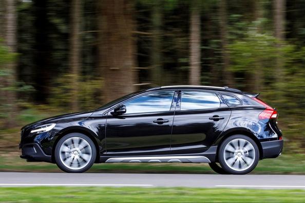 Вседорожная модификация хэтчбека Volvo V40 Cross Country фото 4