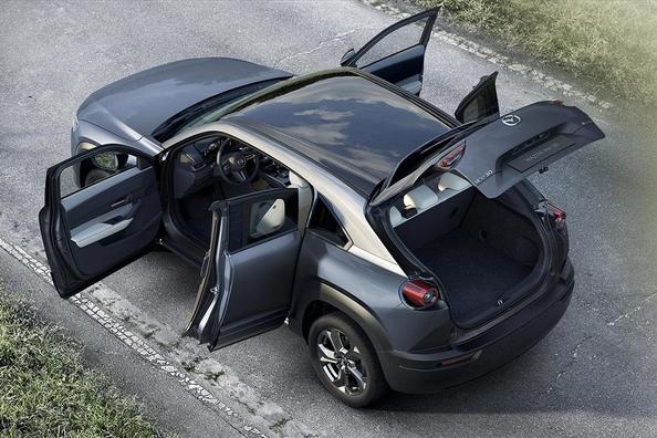 Кроссовер Mazda MX-30: первый серийный электромобиль японской компании фото 6