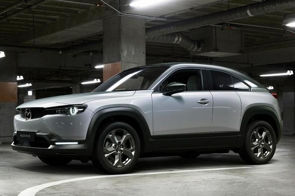 Кроссовер Mazda MX-30: первый серийный электромобиль японской компании фото 13