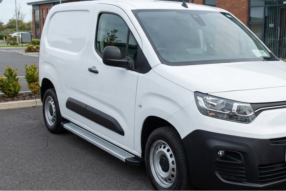 Peugeot Partner/Rifter 2019- гг. Боковые Подножки Maya V2 (2 шт., Алюминий) Image