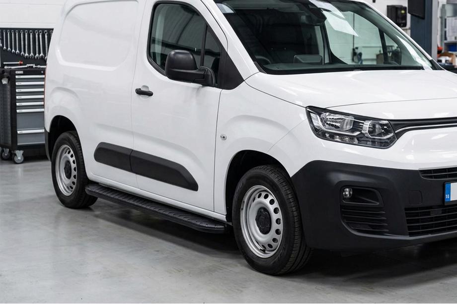 Opel Combo 2019- гг. Боковые пороги Bosphorus Black (2 шт., алюминий) Image