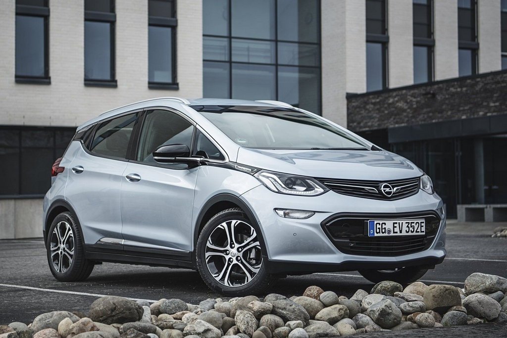 Обзор электрического компактного хэтчбека Opel Ampera-e