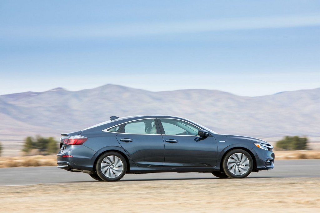 Третье поколение гибридного седана Honda Insight