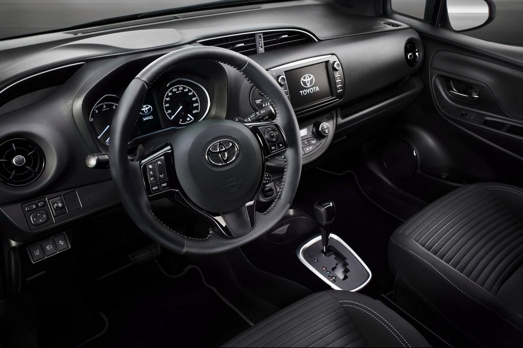 Обзор обновленного субкомпактного хэтчбека Toyota Yaris