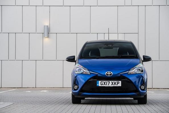 Обзор обновленного субкомпактного хэтчбека Toyota Yaris фото 6