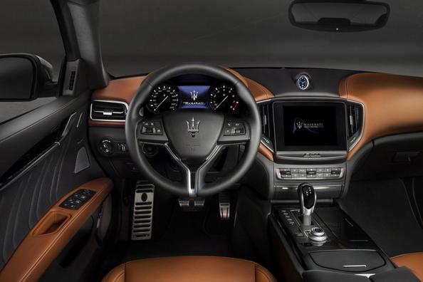 Обзор спортивного седана Maserati Ghibli фото 9