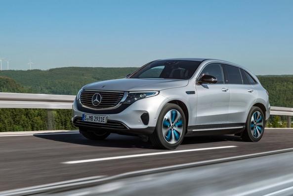 Электрический полноприводный кроссовер Mercedes-Benz EQC фото 2