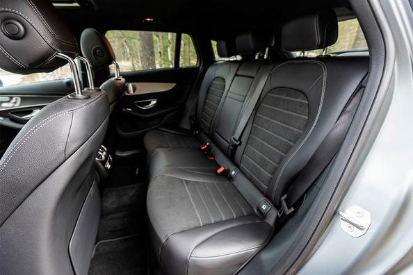 Электрический полноприводный кроссовер Mercedes-Benz EQC фото 8