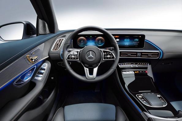 Электрический полноприводный кроссовер Mercedes-Benz EQC фото 7