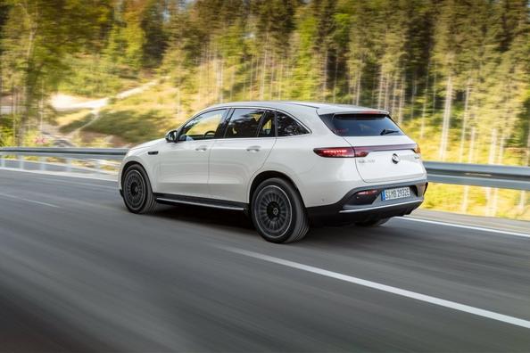 Электрический полноприводный кроссовер Mercedes-Benz EQC фото 9